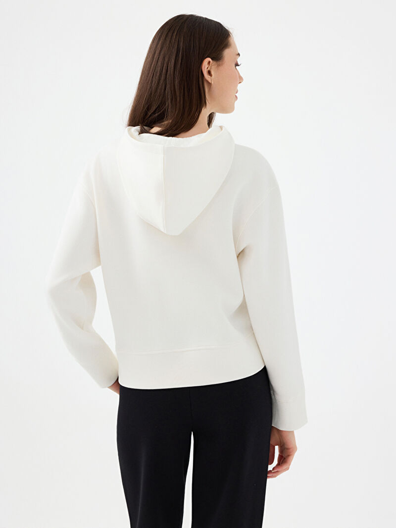 Kadın Beyaz Kapüşonlu Oversize Fit Sweatshirt
