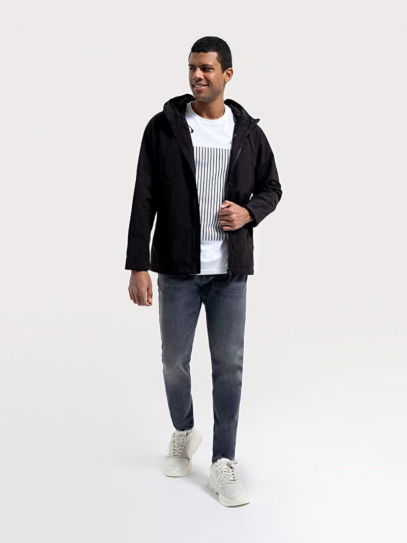 Erkek Siyah Kapüşonlu Regular Fit Mont